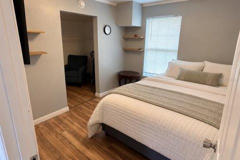 Villa ou maison à vendre à Sarasota, Floride: 2 chambres, 84.54 m2 № 2389213 - photo 2