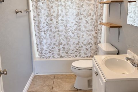 Villa ou maison à vendre à Sarasota, Floride: 2 chambres, 84.54 m2 № 2389213 - photo 4