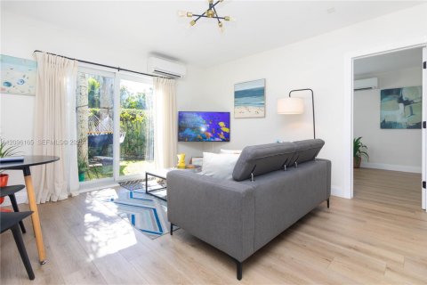 Villa ou maison à louer à Fort Lauderdale, Floride: 1 chambre, 47.1 m2 № 2386927 - photo 7