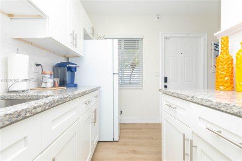 Villa ou maison à louer à Fort Lauderdale, Floride: 1 chambre, 47.1 m2 № 2386927 - photo 6