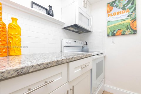 Villa ou maison à louer à Fort Lauderdale, Floride: 1 chambre, 47.1 m2 № 2386927 - photo 3