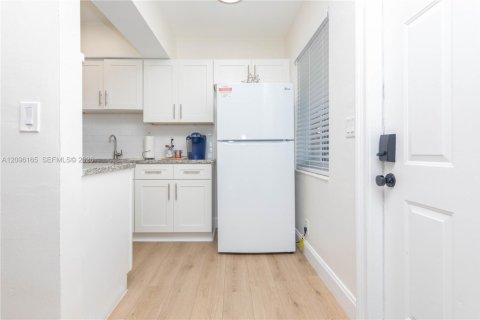 Villa ou maison à louer à Fort Lauderdale, Floride: 1 chambre, 47.1 m2 № 2386927 - photo 4
