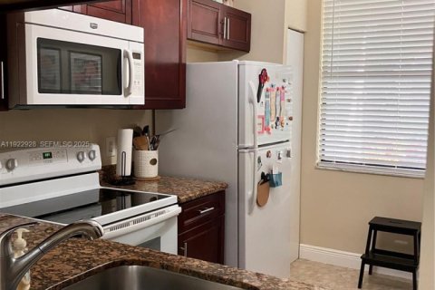 Copropriété à vendre à Deerfield Beach, Floride: 2 chambres, 87.05 m2 № 1987869 - photo 3