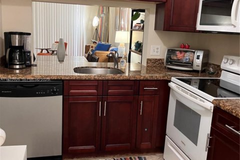 Copropriété à vendre à Deerfield Beach, Floride: 2 chambres, 87.05 m2 № 1987869 - photo 2