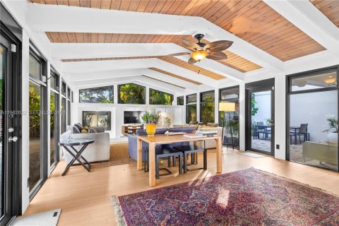 Снять в аренду виллу или дом в Форт-Лодердейл, Флорида 3 спальни, 214.23м2, № 2050062 - фото 2