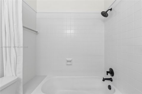 Снять в аренду виллу или дом в Форт-Лодердейл, Флорида 3 спальни, 214.23м2, № 2050062 - фото 27