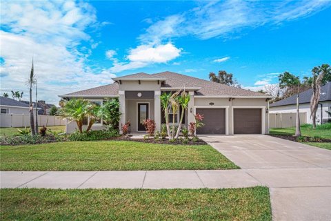 House in Palm Bay, Florida 4 bedrooms, 236.34 sq.m. № 2197141