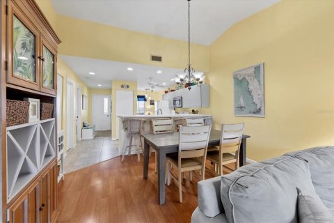 Condo in Englewood, Florida, 2 bedrooms  № 1615040 - photo 12