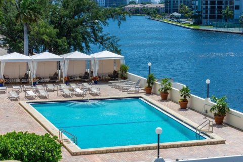 Condominio en alquiler en Hollywood, Florida, 1 dormitorio, 94.85 m2 № 2353711 - foto 12