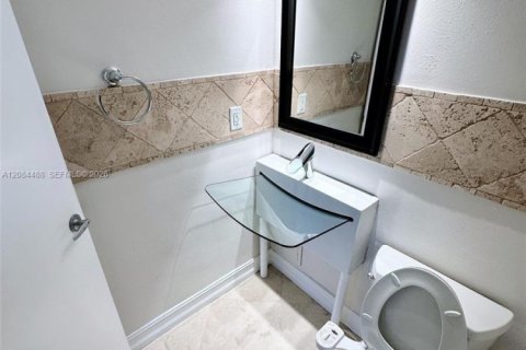 Condominio en alquiler en Hollywood, Florida, 1 dormitorio, 94.85 m2 № 2353711 - foto 1