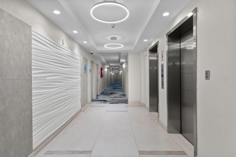 Condominio en alquiler en Hollywood, Florida, 1 dormitorio, 94.85 m2 № 2353711 - foto 8