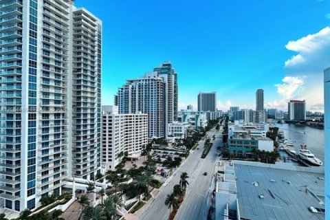 Condominio en alquiler en Hollywood, Florida, 1 dormitorio, 94.85 m2 № 2353711 - foto 3