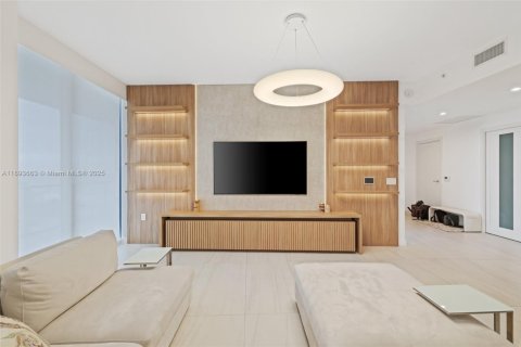 Condo in Fort Lauderdale, Florida, 2 bedrooms  № 2012626 - photo 13