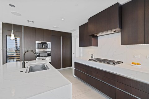 Condo in Fort Lauderdale, Florida, 2 bedrooms  № 2012626 - photo 9