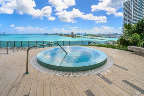 Copropriété à louer à Miami, Floride: 1 chambre, 90.95 m2 № 2076201 - photo 13
