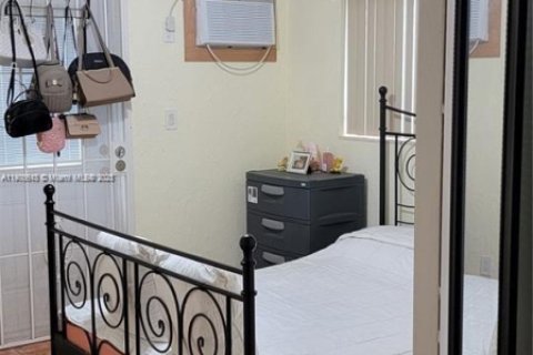 Apartamento en alquiler en Miami, Florida, 1 dormitorio, 248.23 m2 № 1966188 - foto 7