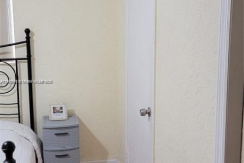 Apartamento en alquiler en Miami, Florida, 1 dormitorio, 248.23 m2 № 1966188 - foto 6