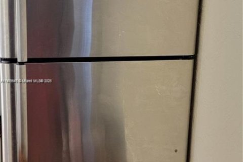 Apartamento en alquiler en Miami, Florida, 1 dormitorio, 248.23 m2 № 1966188 - foto 8