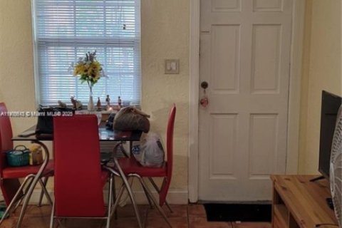 Apartamento en Miami, Florida 1 dormitorio, 248.23 m2 № 1966188