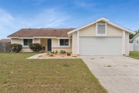 House in Apopka, Florida 3 bedrooms, 124.12 sq.m. № 2236396