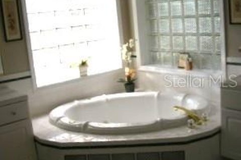 House in Eustis, Florida 3 bedrooms, 246.19 sq.m. № 1866063 - photo 19