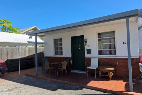 Propiedad comercial en Miami, Florida 237.92 m2 № 2037675