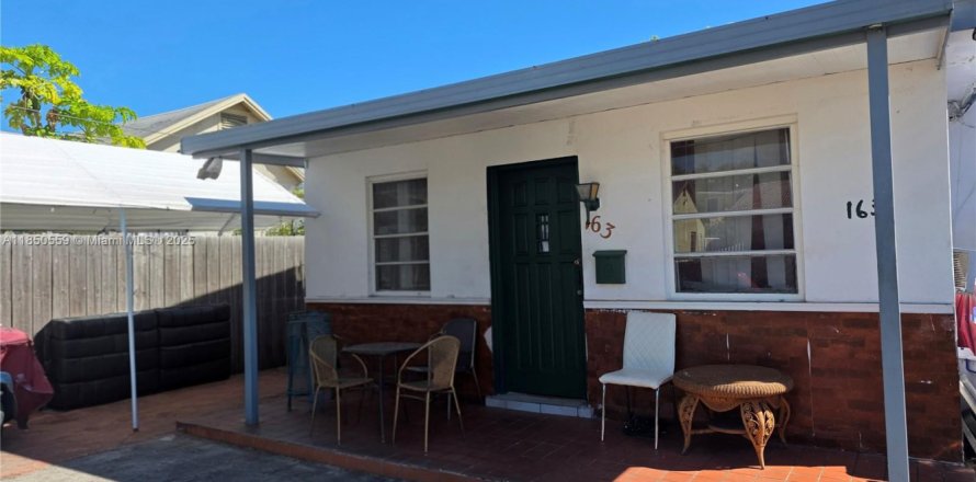 Коммерческая недвижимость в Майами, Флорида 237.92м2 № 2037675