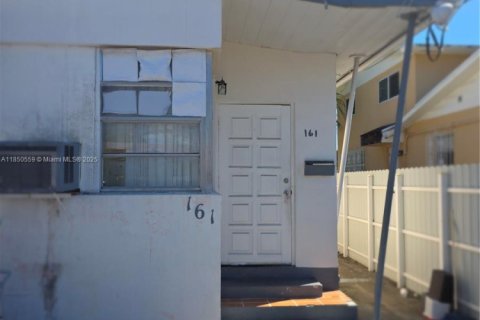 Купить коммерческую недвижимость в Майами, Флорида 237.92м2, № 2037675 - фото 2