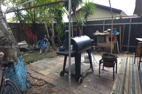 Propiedad comercial en venta en Miami, Florida, 237.92 m2 № 2037675 - foto 7