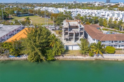 Купить земельный участок в Майами-Бич, Флорида № 2058243 - фото 2