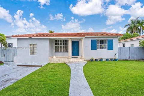 Купить виллу или дом в Майами, Флорида 4 спальни, 153.1м2, № 2056107 - фото 1