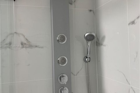 Condominio en venta en Miami, Florida, 2 dormitorios, 113.81 m2 № 2029845 - foto 14