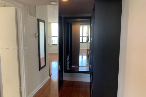 Condominio en venta en Miami, Florida, 2 dormitorios, 113.81 m2 № 2029845 - foto 16