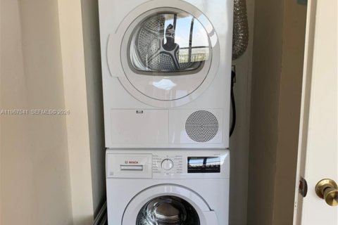 Condominio en venta en Miami, Florida, 2 dormitorios, 113.81 m2 № 2029845 - foto 17