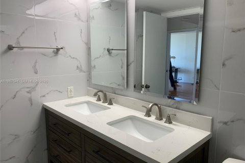 Condominio en venta en Miami, Florida, 2 dormitorios, 113.81 m2 № 2029845 - foto 13