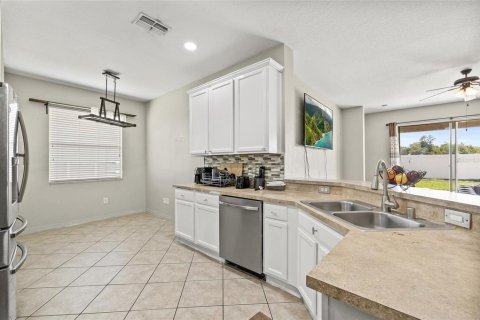 House in Brooksville, Florida 4 bedrooms, 162.95 sq.m. № 1840441 - photo 9