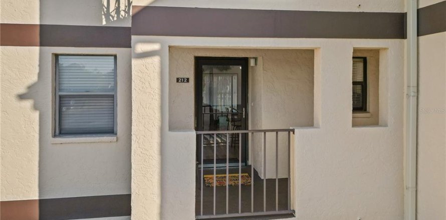 Condo à Port Charlotte, Floride, 2 chambres  № 2096530