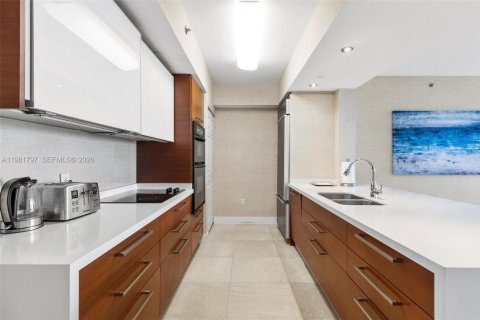 Condo in Hallandale Beach, Florida, 2 bedrooms  № 2052942 - photo 7