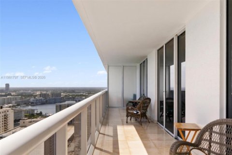 Condo in Hallandale Beach, Florida, 2 bedrooms  № 2052942 - photo 25