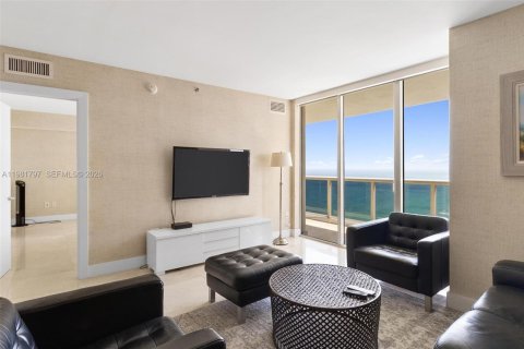Condo in Hallandale Beach, Florida, 2 bedrooms  № 2052942 - photo 3