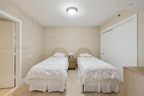 Condo in Hallandale Beach, Florida, 2 bedrooms  № 2052942 - photo 19