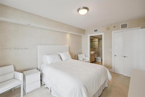 Condo in Hallandale Beach, Florida, 2 bedrooms  № 2052942 - photo 16