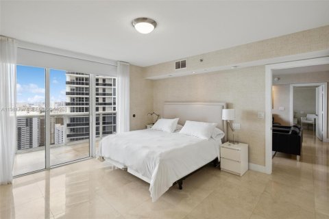 Condo in Hallandale Beach, Florida, 2 bedrooms  № 2052942 - photo 12