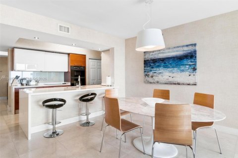 Condo in Hallandale Beach, Florida, 2 bedrooms  № 2052942 - photo 6