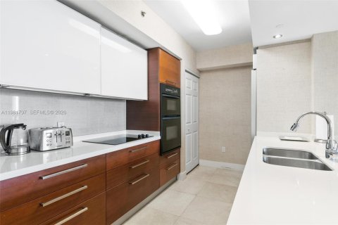 Condo in Hallandale Beach, Florida, 2 bedrooms  № 2052942 - photo 8