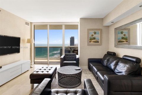 Condo in Hallandale Beach, Florida, 2 bedrooms  № 2052942 - photo 2