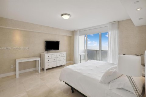 Condo in Hallandale Beach, Florida, 2 bedrooms  № 2052942 - photo 18