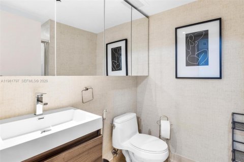 Condo in Hallandale Beach, Florida, 2 bedrooms  № 2052942 - photo 21