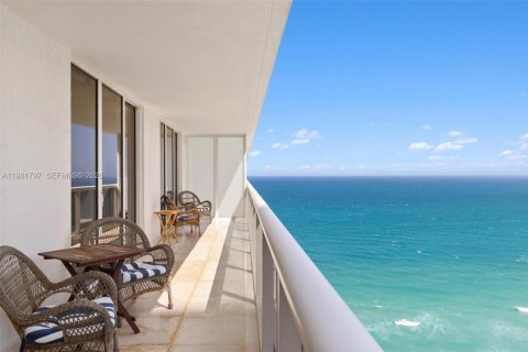 Condo in Hallandale Beach, Florida, 2 bedrooms  № 2052942