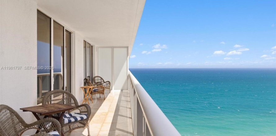 Condo in Hallandale Beach, Florida, 2 bedrooms  № 2052942